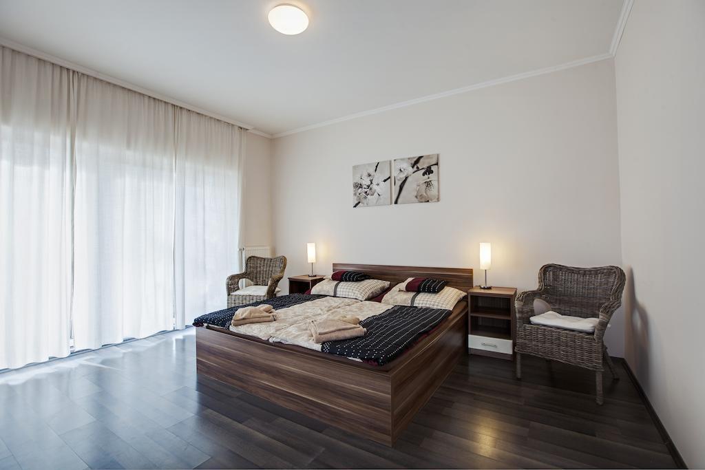 Kocsis Apartman Es Camping Mosonmagyaróvár Rom bilde